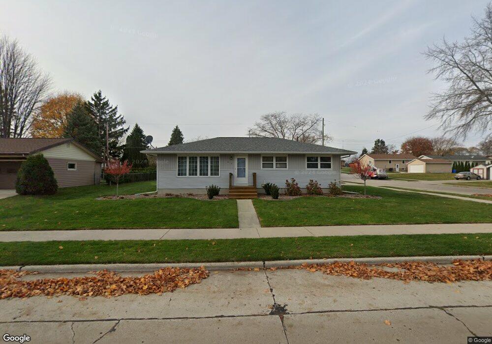 912 N 24th St, Manitowoc, WI 54220 - photo 1