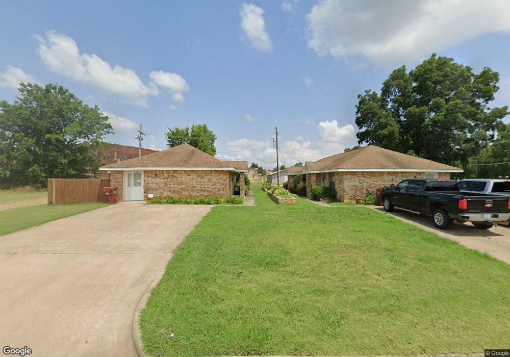 211 E Jefferson St, Hugo, OK 74743 - photo 1