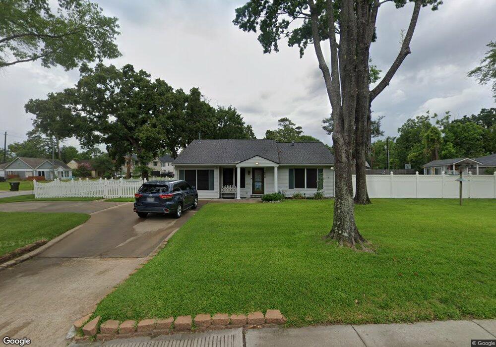 1090 W 43rd St, Houston, TX 77018 - photo 1