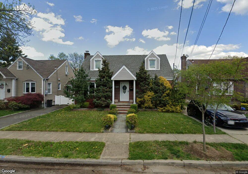 32 Lincoln Ave, New Hyde Park, NY 11040 - photo 1