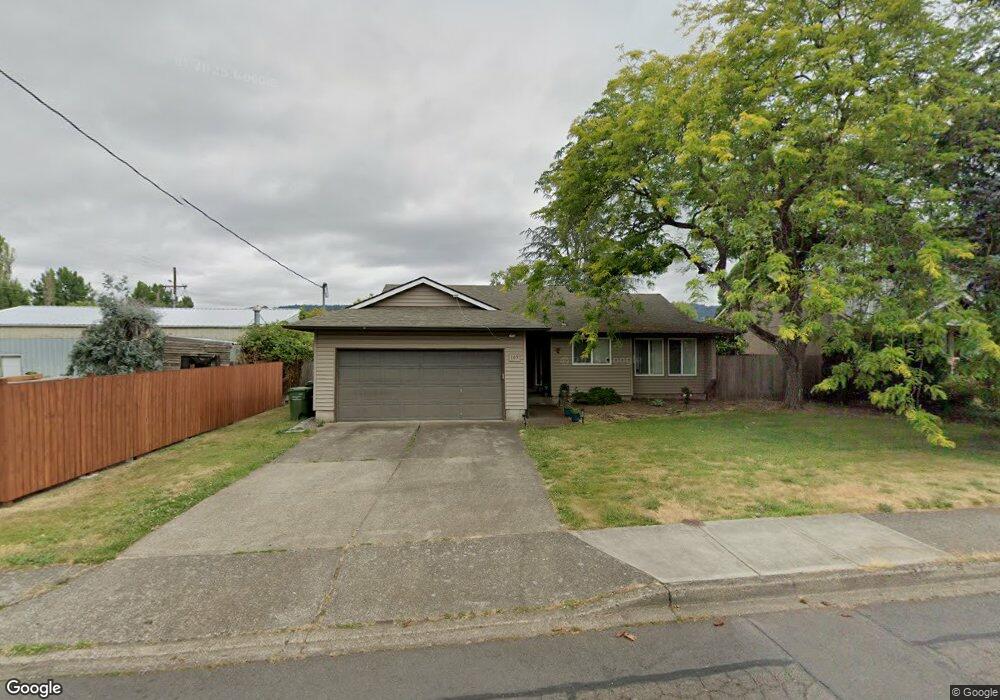 109 E Columbia Dr, Newberg, OR 97132 - photo 1