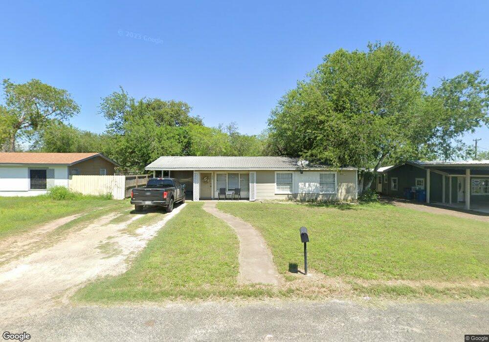 1417 E Corpus Christi St, Beeville, TX 78102 - photo 1