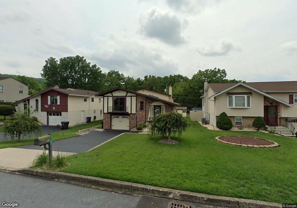 916 E Montgomery St, Allentown, PA 18103 - photo 1