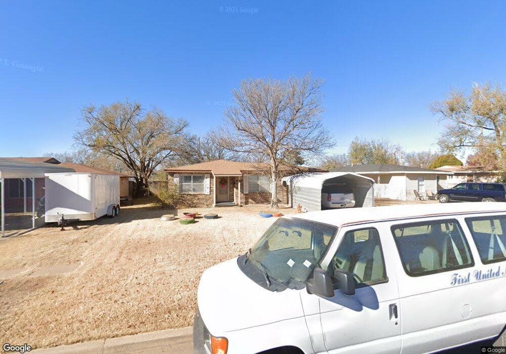 311 Juanita St, Plainview, TX 79072 - photo 1