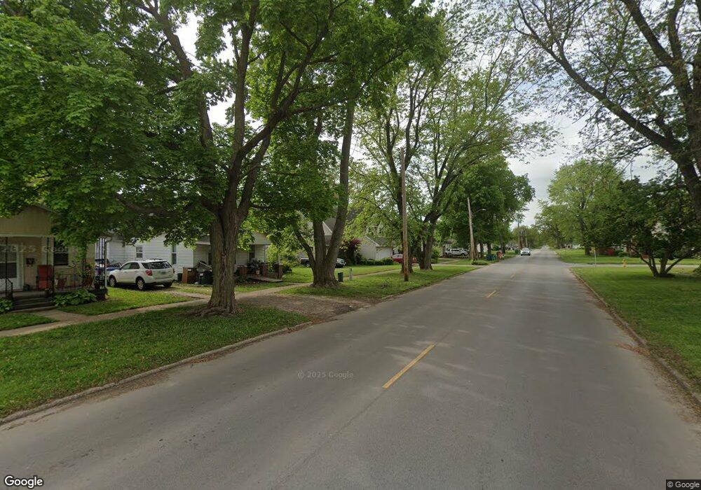 424 S 6th St, Mattoon, IL 61938 - photo 1