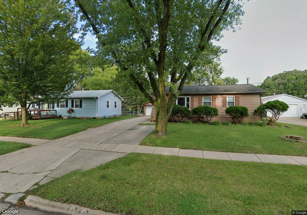 225 Wiley Blvd NW, Cedar Rapids, IA 52405 - photo 1