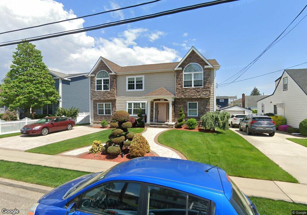 111 Doris Ave, Franklin Square, NY 11010 - photo 1