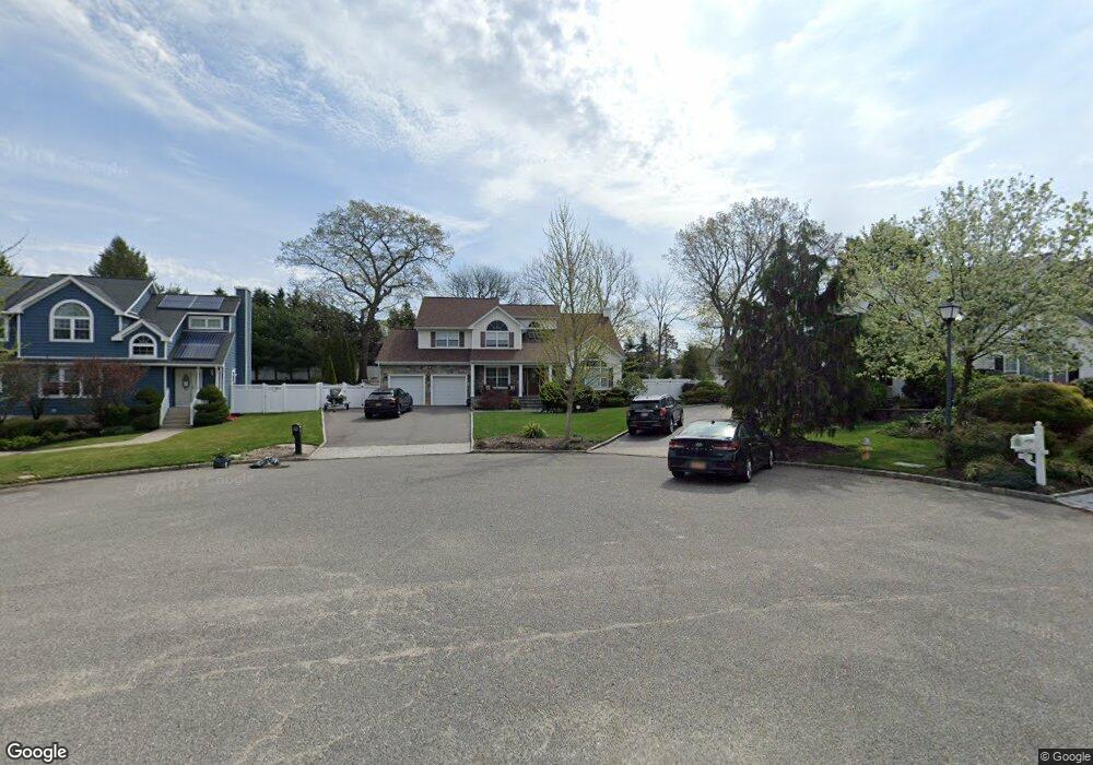 7 Quantuck Ct, ComMacK, NY 11725 - photo 1