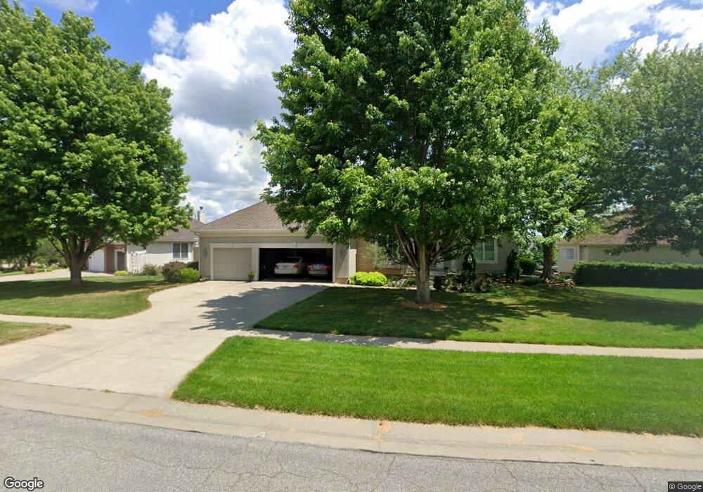 4624 SW Mulligan Dr, Topeka, KS 66610 - photo 1