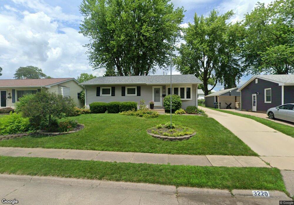 3220 W 15th St, Davenport, IA 52804 - photo 1