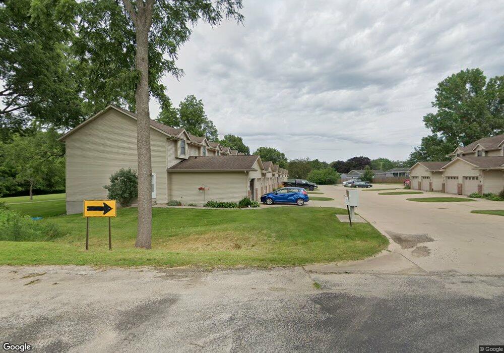 225 Shelley Ln NW, Cedar Rapids, IA 52405 - photo 1