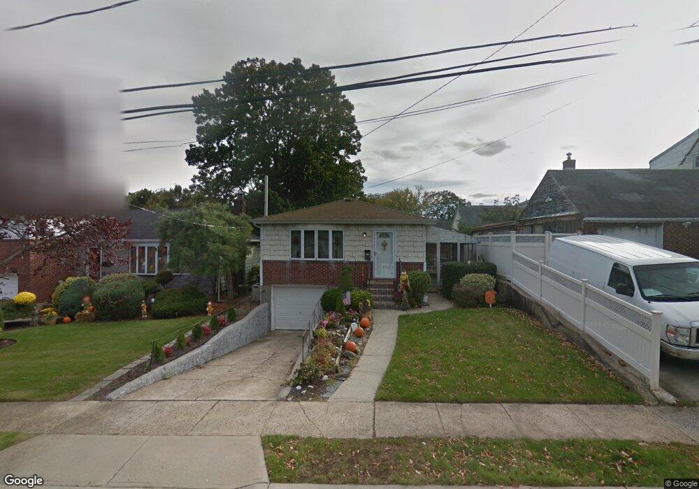 521 Maxwell St, West Hempstead, NY 11552 - photo 1