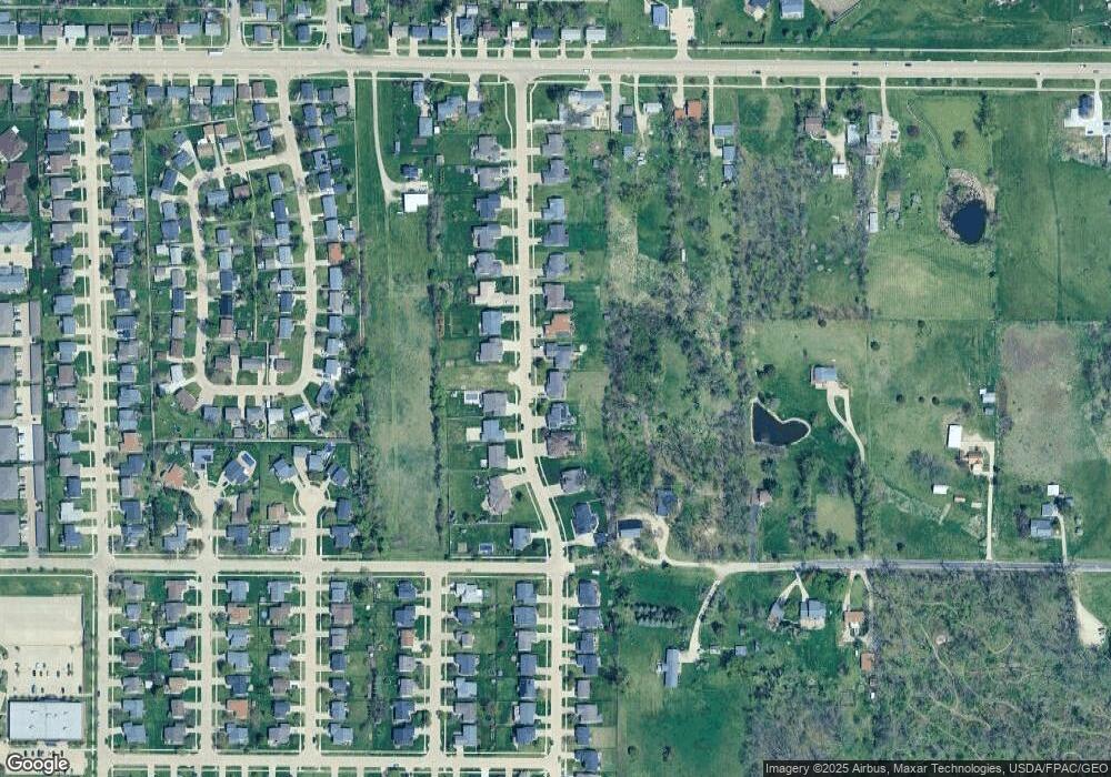 3513 Royal Dr SW, Cedar Rapids, IA 52404 - photo 1