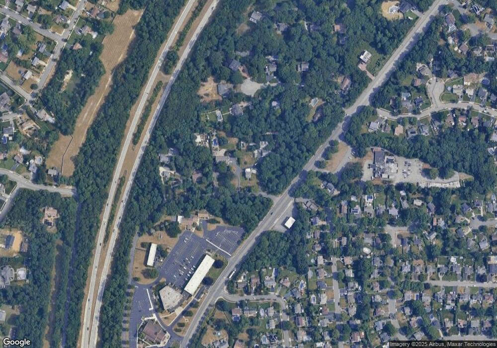 132 Cowie Rd, ComMacK, NY 11725 - photo 1