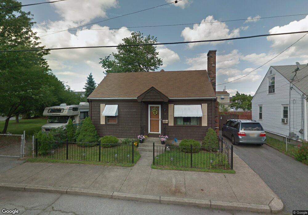 51 Cedarbrook Rd, Pawtucket, RI 02861 - photo 1