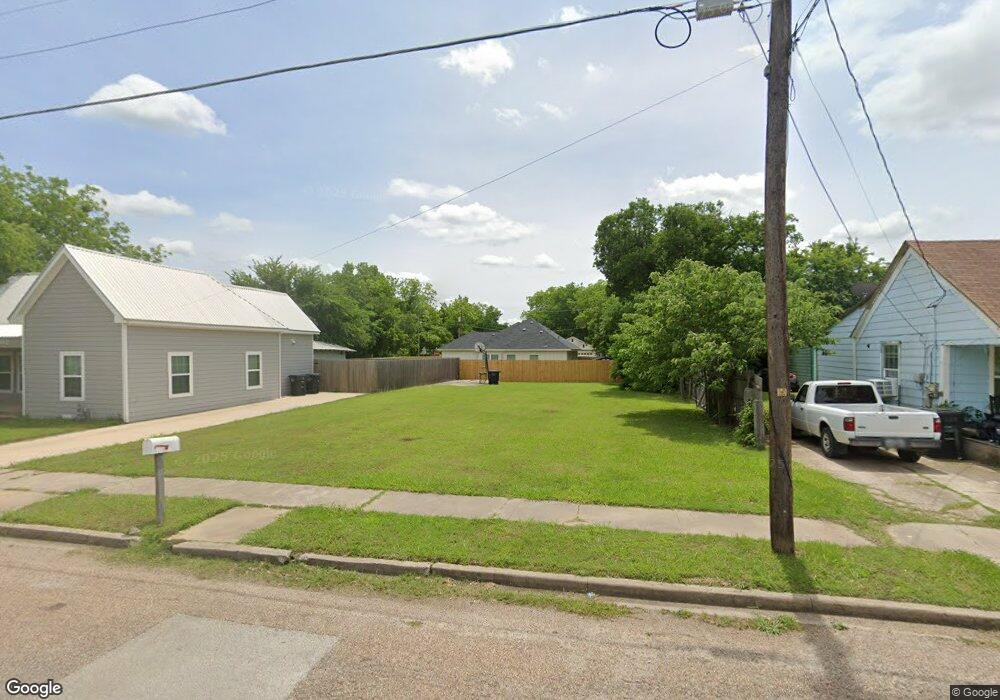 510 E Willingham St, Cleburne, TX 76031 - photo 1