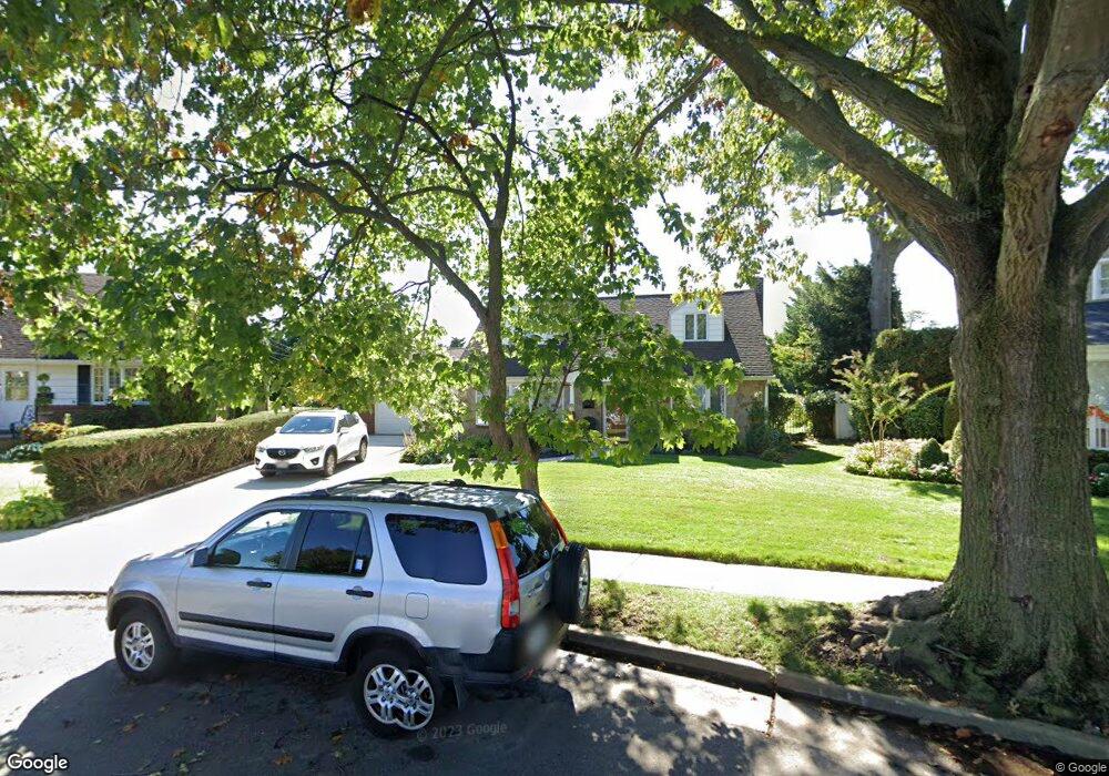 3 Shortridge Dr, Mineola, NY 11501 - photo 1