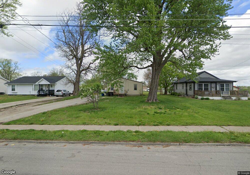 242 E Porter Ave, Des Moines, IA 50315 - photo 1
