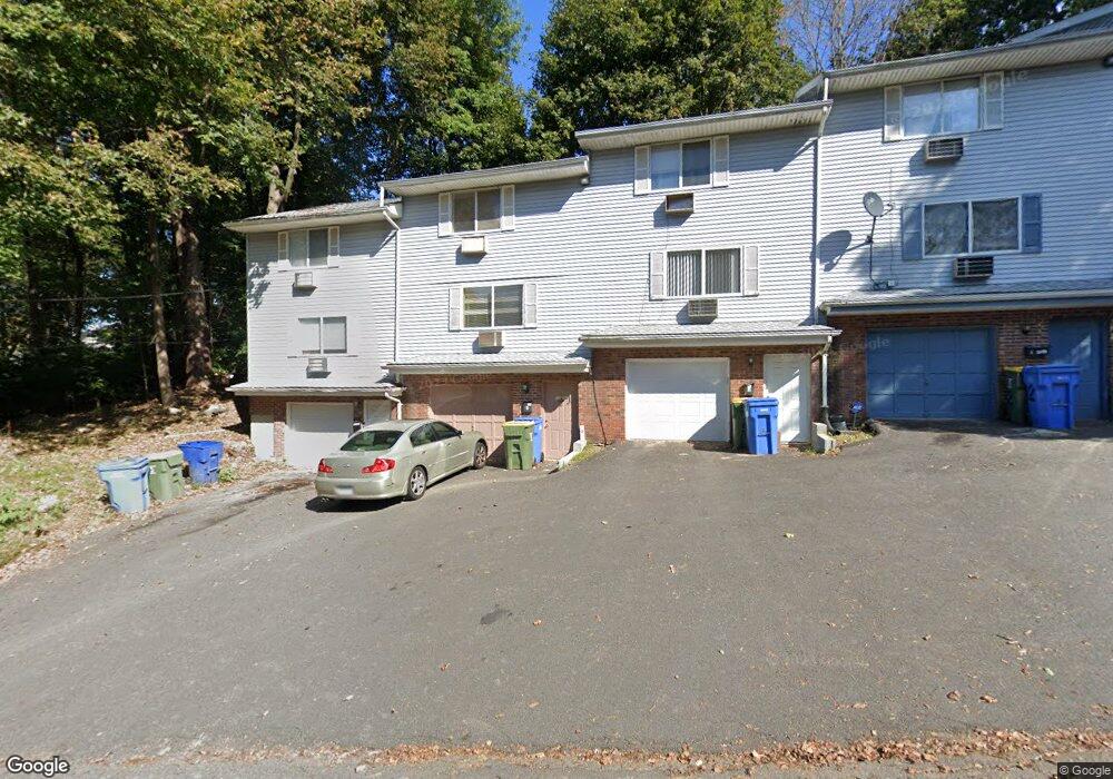 378 Lincoln St unit 4, Waterbury, CT 06710 - photo 1