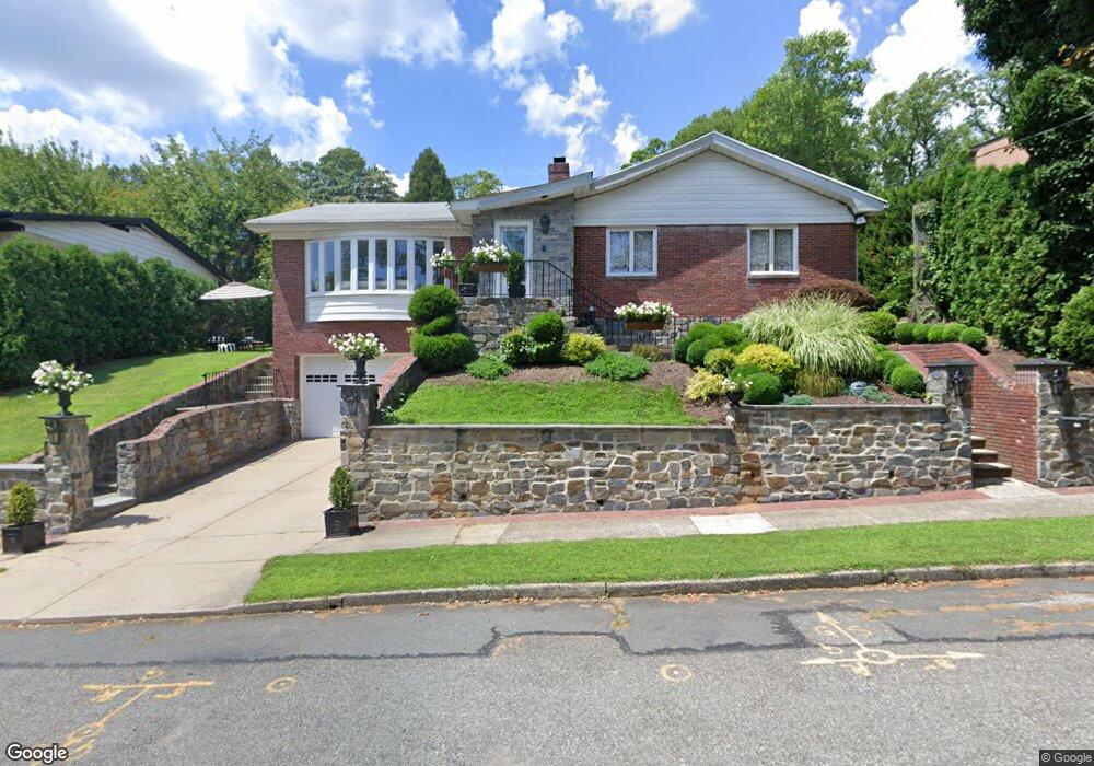 115 Signal Hill Rd, Staten Island, NY 10301 - photo 1