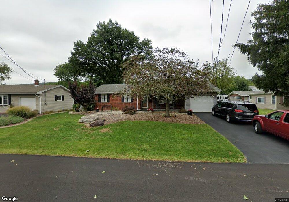 1039 Bayberry Rd, Pen Argyl, PA 18072 - photo 1