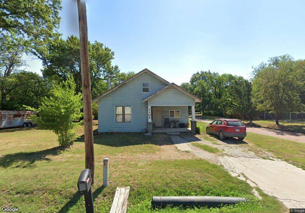 1105 N 21st St, Parsons, KS 67357 - photo 1