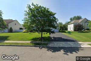 3 Pin Oak Ct, Kendall Park, NJ 08824