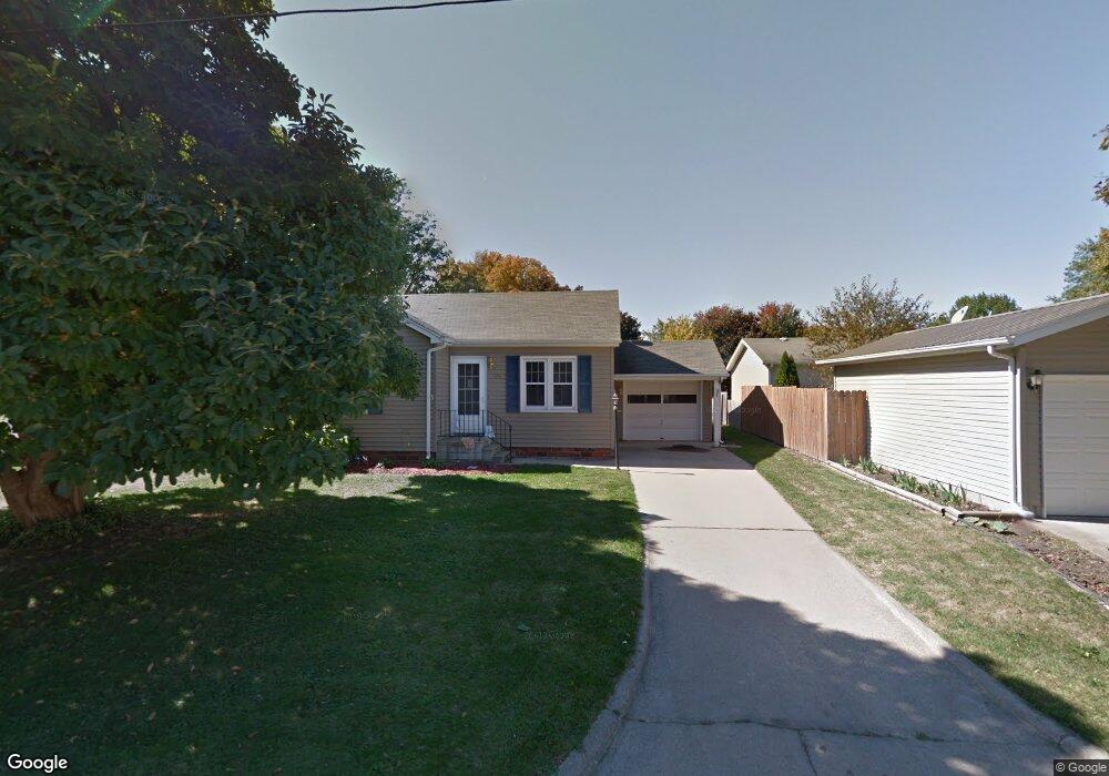 725 E 6 St N, Newton, IA 50208 - photo 1