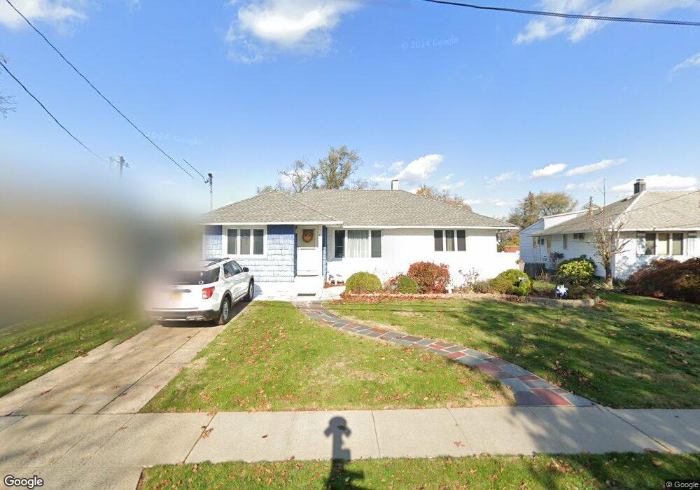 527 Derby Dr E, Oceanside, NY 11572 - photo 1