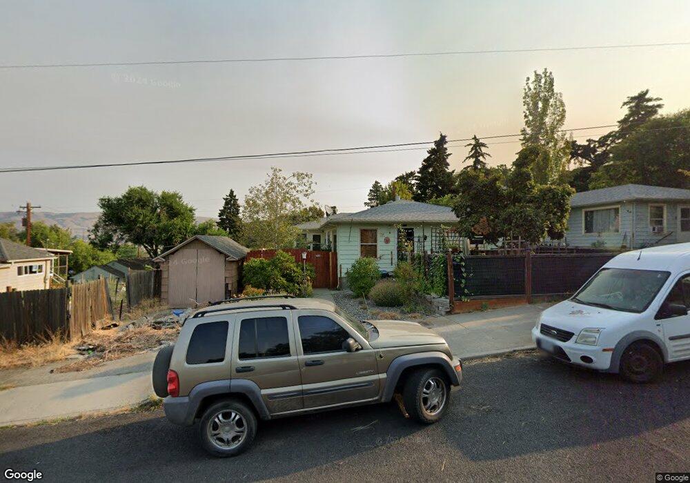 717 W 18th St, the Dalles, OR 97058 - photo 1