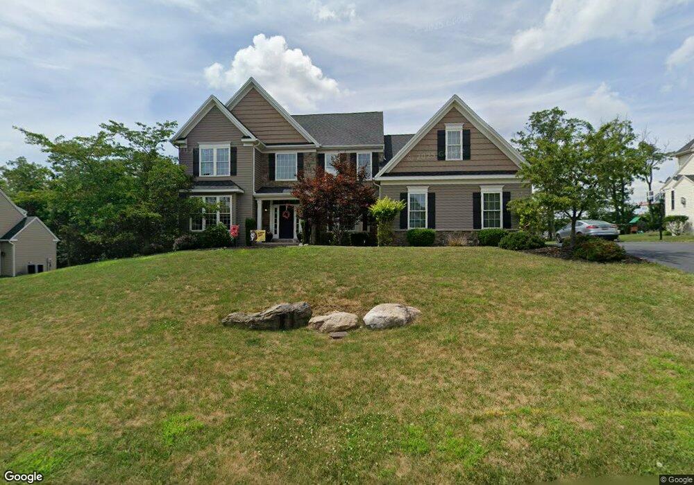1060 Manor Dr, Mountain Top, PA 18707 - photo 1