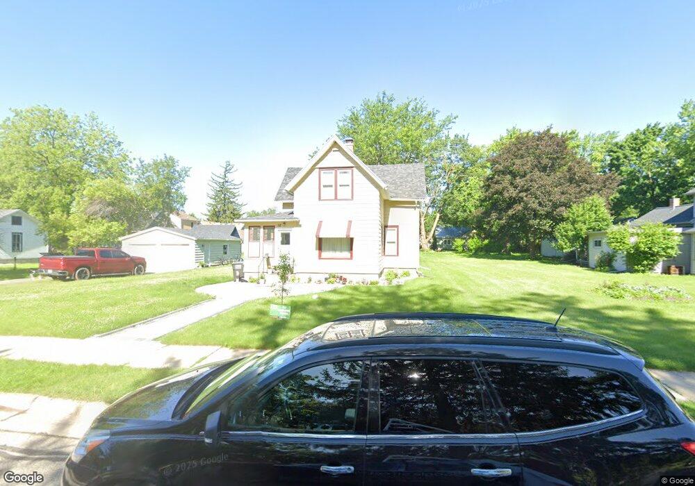 52 S Maple St, Oconomowoc, WI 53066 - photo 1