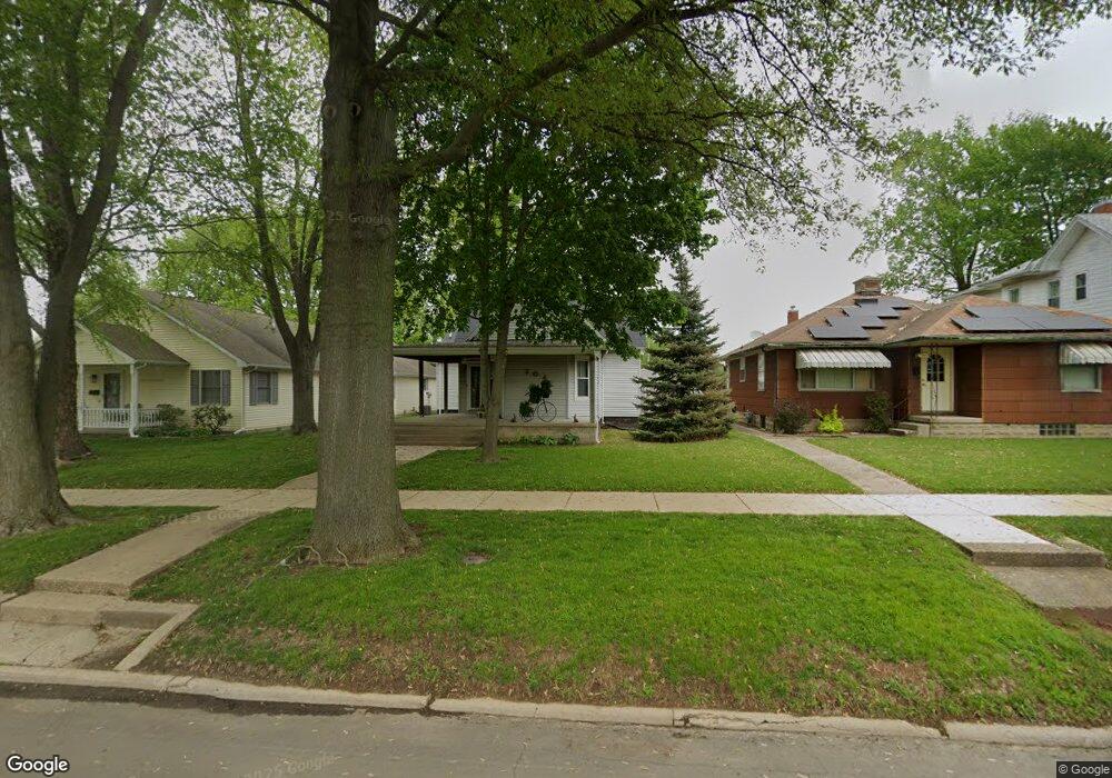 704 Wyatt Ave, Lincoln, IL 62656 - photo 1