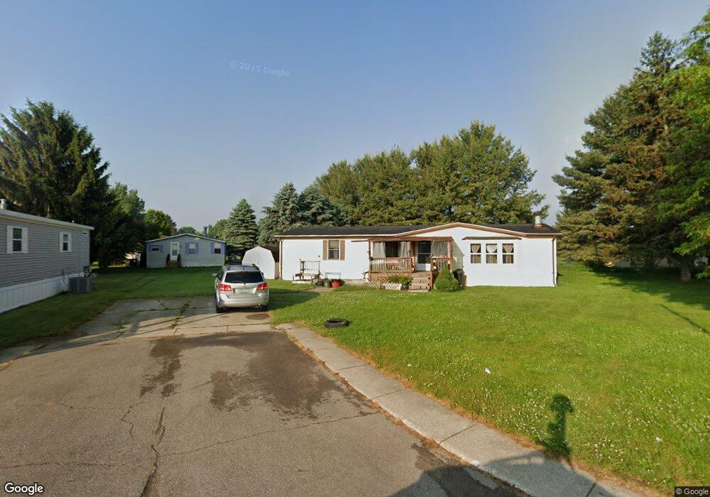 562 Linden Ct, Flint, MI 48506 - photo 1