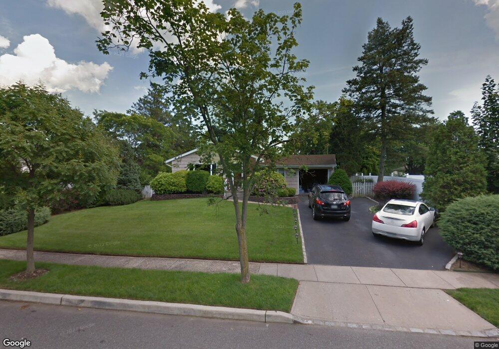 4 Dorian Ln, ComMacK, NY 11725 - photo 1