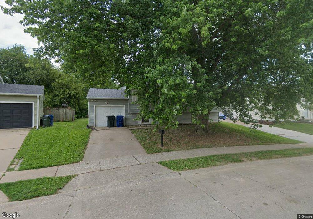 1413 N Zenith Ave, Davenport, IA 52804 - photo 1