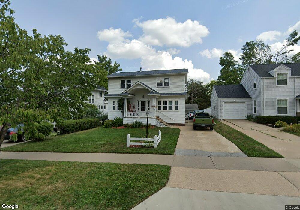 530 Forest Dr SE, Cedar Rapids, IA 52403 - photo 1