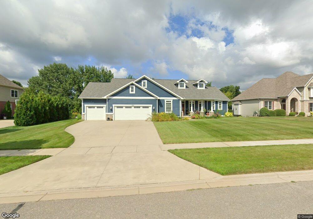 334 Queens Creek Dr W, Frankenmuth, MI 48734 - photo 1