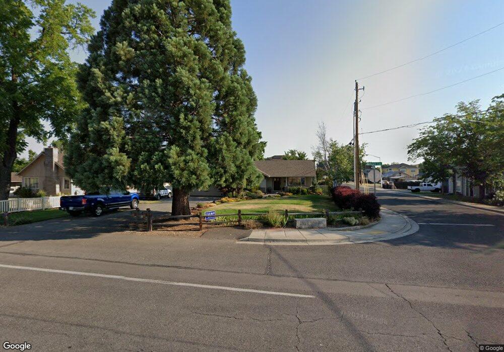 1760 Beall Ln, Central Point, OR 97502 - photo 1