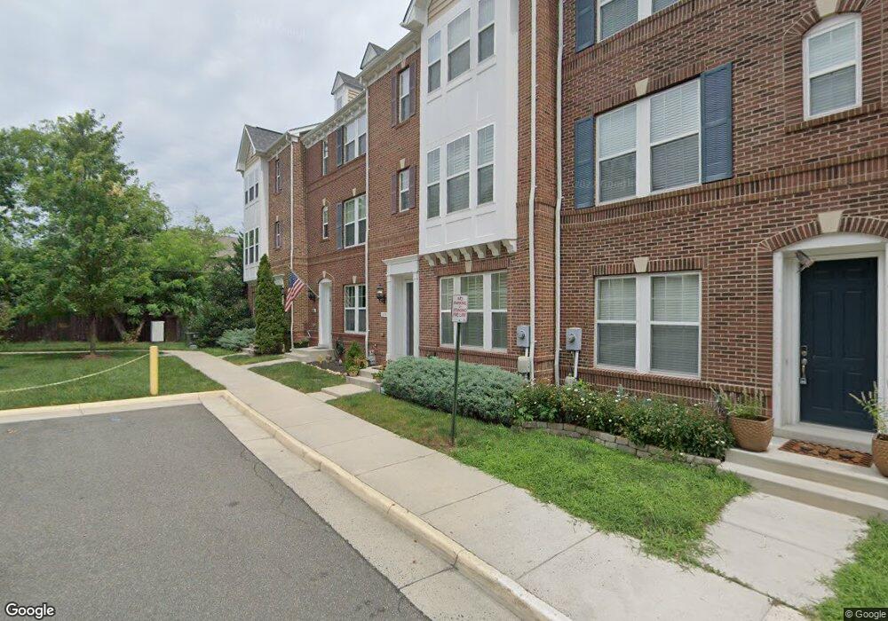 2076 Hunting Creek Ct, Alexandria, VA 22303 - photo 1