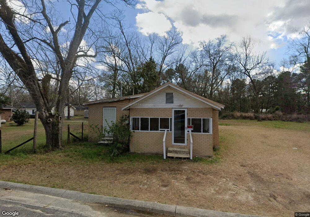 404 Jones St, Claxton, GA 30417 - photo 1