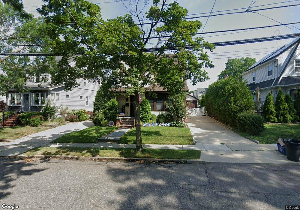 53 Mayfair Ave, Floral Park, NY 11001 - photo 1