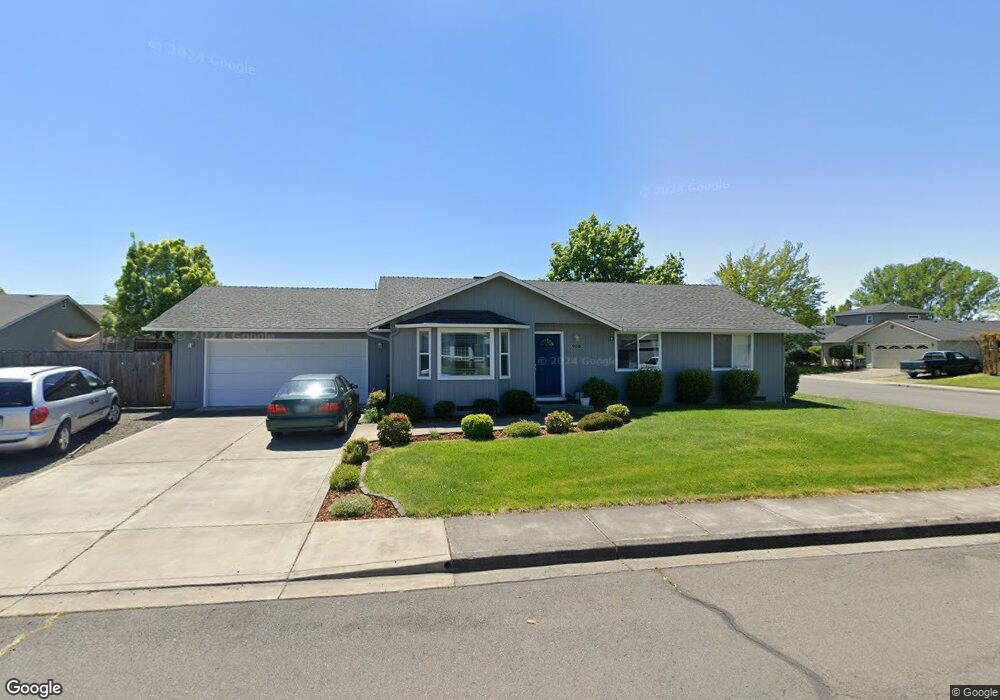 950 Pittview Ave, Central Point, OR 97502 - photo 1