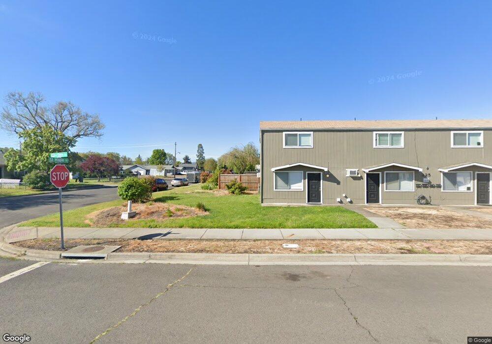 317 N 9th St, Central Point, OR 97502 - photo 1