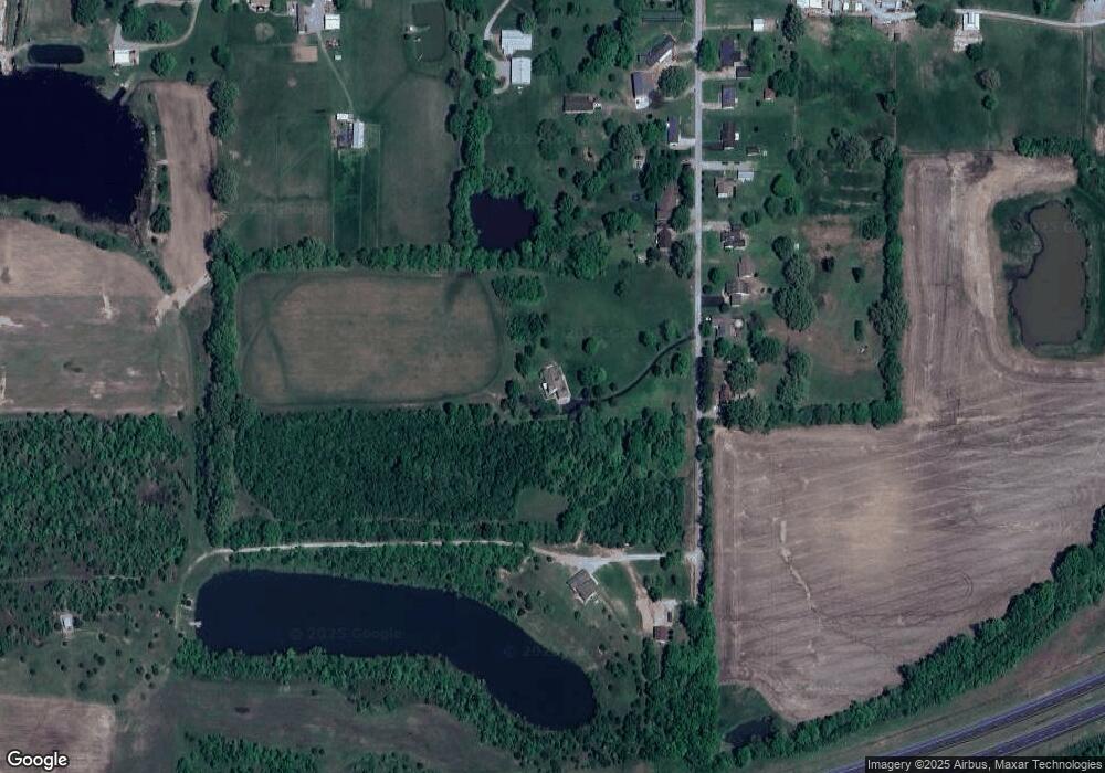 215 Barrett Ln, Harrisburg, IL 62946 - photo 1