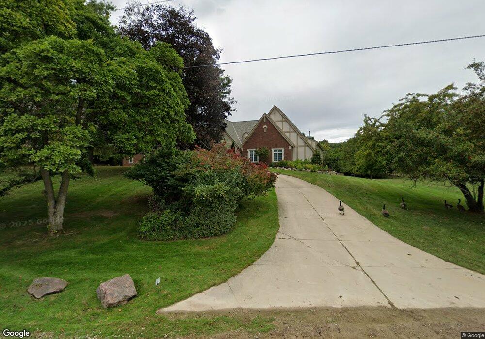 1548 Clarendon Rd, Bloomfield Hills, MI 48302 - photo 1