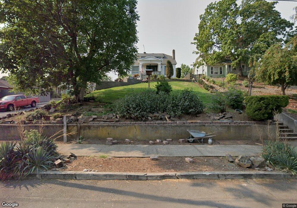 422 E 9th St, the Dalles, OR 97058 - photo 1