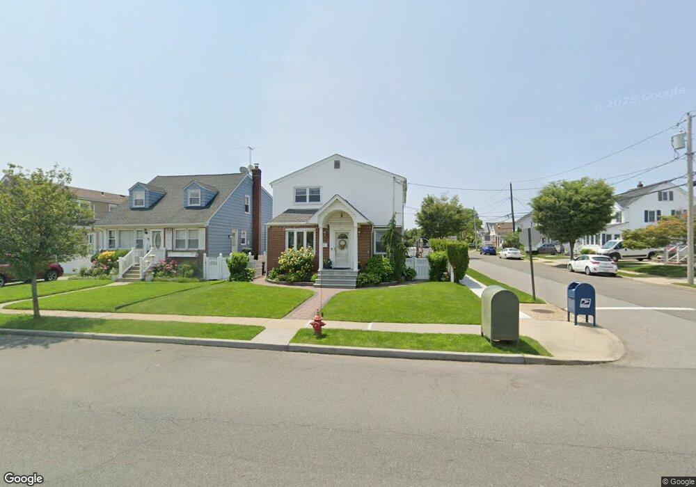 121 Sheridan Blvd, Mineola, NY 11501 - photo 1