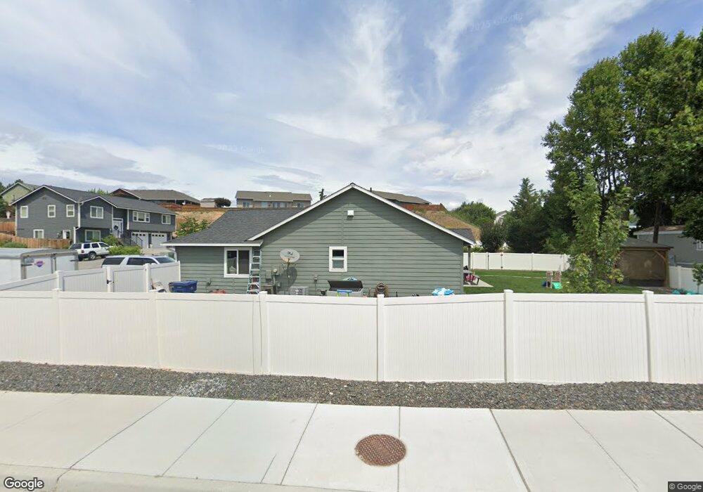 1989 4th St SE, East Wenatchee, WA 98802 - photo 1