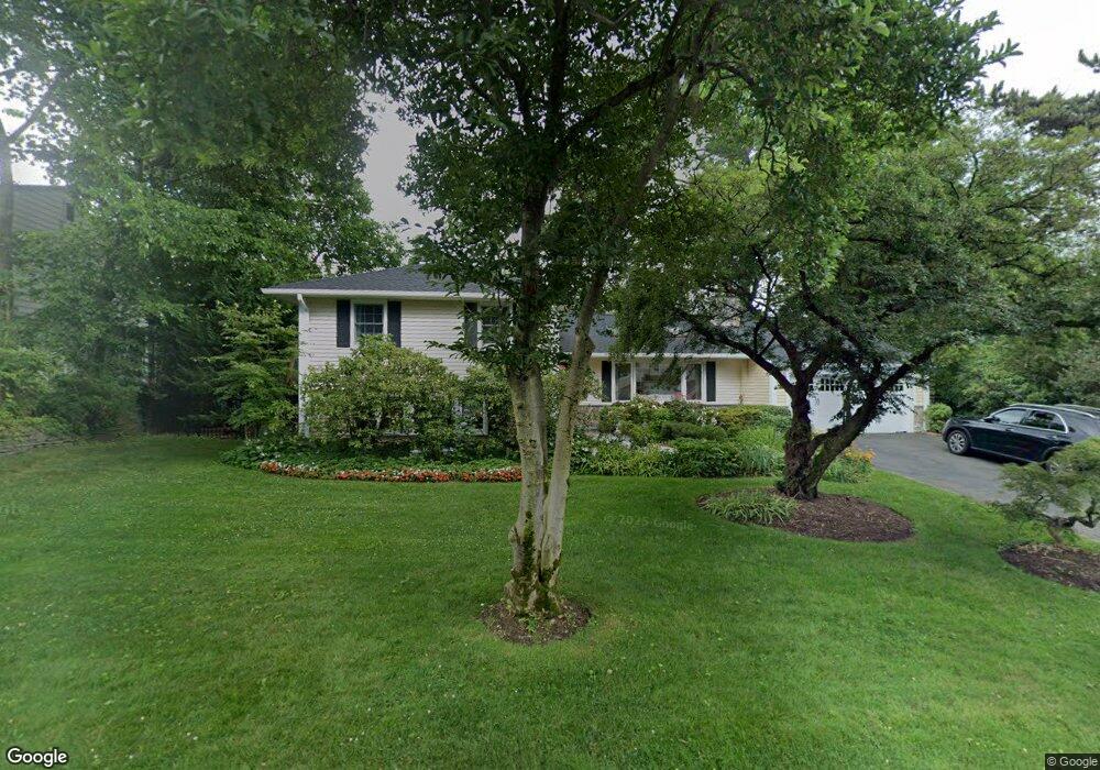 39 Chestnut Rd, Manhasset, NY 11030 - photo 1
